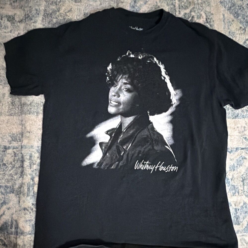 Whitney Houston Men’s Black Graphic Print Crew Neck Short Sleeve T-Shirt S/M